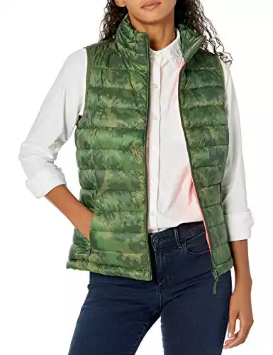 Amazon Essentials Women's Lightweight Water-Resistant Packable Puffer Vest, Green, Camo, X-Small